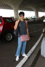 Mandira Bedi Spotted At Airport on 2nd Oct 2017 (7)_59d51e7fab3fe.JPG