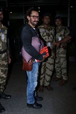 Aamir Khan Spotted At Airport on 3rd Oct 2017 (1)_59d60ff64c06d.JPG