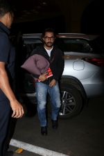 Aamir Khan Spotted At Airport on 3rd Oct 2017 (3)_59d6110c56d5b.JPG