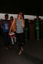 Kajal Aggarwal Spotted At Airport on 3rd Oct 2017 (10)_59d6136132b1d.JPG