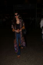 Kriti Sanon Spotted At Airport  on 3rd Oct 2017 (7)_59d60f8a27acd.JPG