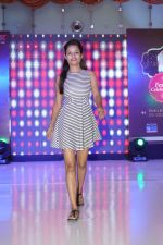 Model At Launch Of Max Festive Collection on 4th Oct 2017 (8)_59d65a72577a8.JPG