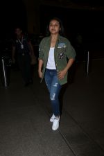 Rani Mukerji Spotted At Airport on 3rd Oct 2017 (4)_59d60dba048ee.JPG