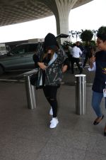Sonakshi Sinha Spotted At Airport on 3rd Oct 2017 (5)_59d6004cbc91c.JPG