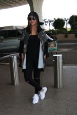 Sonakshi Sinha Spotted At Airport on 3rd Oct 2017 (9)_59d600f2503b9.JPG