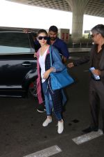 Alia Bhatt Spotted At Airport on 5th Oct 2017 (5)_59d7240967b6a.JPG