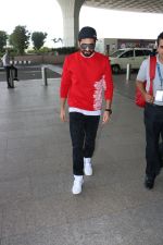 Ayushmann Khurrana Spotted At Airport on 5th Oct 2017 (15)_59d724bb1a203.JPG