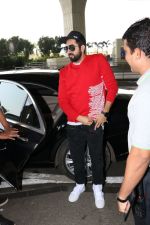 Ayushmann Khurrana Spotted At Airport on 5th Oct 2017 (3)_59d723c7a1f62.JPG
