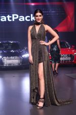 Kriti Sanon at the Red Carpet Of Luxury & Fashion As Hello! & Audi on 6th Oct 2017 (41)_59d77e54201c0.JPG