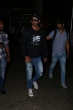 Sushant Singh Rajput Spotted At Airport on 6th Oct 2017 (12)_59d72ab810afe.JPG
