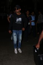 Sushant Singh Rajput Spotted At Airport on 6th Oct 2017 (14)_59d72ac590a01.JPG
