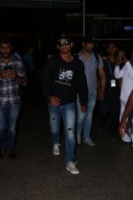 Sushant Singh Rajput Spotted At Airport on 6th Oct 2017 (5)_59d72a7e14d74.JPG