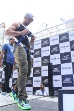 Tiger Shroff at the launch of Skechers Go Run 5 running Shoes on 6th Oct 2017 (104)_59d8a6f2a4673.JPG