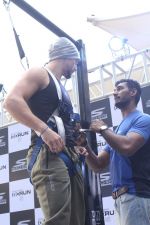 Tiger Shroff at the launch of Skechers Go Run 5 running Shoes on 6th Oct 2017 (105)_59d8a6f6c8a0e.JPG