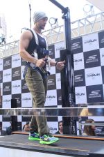 Tiger Shroff at the launch of Skechers Go Run 5 running Shoes on 6th Oct 2017 (107)_59d8a700c1f79.JPG
