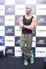 Tiger Shroff at the launch of Skechers Go Run 5 running Shoes on 6th Oct 2017 (93)_59d8a65f13da4.JPG