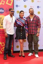Rohit Shetty, Parineeti Chopra, Ajay Devgan at Golmaal Again Team At Jio Mami Film Mela on 7th Oct 2017 (69)_59da272c53e99.JPG