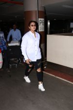 Huma Qureshi Spotted At Airport on 11th Oct 2017 (13)_59dedb5d4d86d.JPG