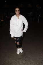 Huma Qureshi Spotted At Airport on 11th Oct 2017 (5)_59dedb5113258.JPG
