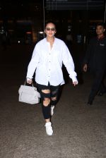 Huma Qureshi Spotted At Airport on 11th Oct 2017 (7)_59dedb54a6999.JPG
