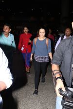 Shraddha Kapoor Spotted At Airport on 11th Oct 2017 (16)_59dedb6c424ca.JPG