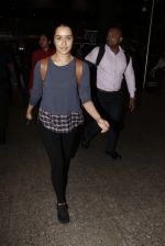 Shraddha Kapoor Spotted At Airport on 11th Oct 2017 (3)_59dedb5ce4077.JPG