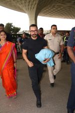 Aamir Khan Spotted At Airport on 13th Oct 2017 (9)_59e07618e26ad.JPG