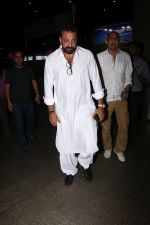 Sanjay Dutt Spotted At Airport on 12th Oct 2017 (17)_59e06d300f9e5.JPG