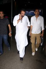 Sanjay Dutt Spotted At Airport on 12th Oct 2017 (21)_59e06d390e72c.JPG