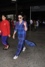 Alia Bhatt Spotted At Airport on 14th Oct 2017 (11)_59e22a9818689.JPG
