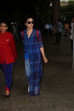 Alia Bhatt Spotted At Airport on 14th Oct 2017 (2)_59e22a8f05e92.JPG