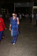 Alia Bhatt Spotted At Airport on 14th Oct 2017 (3)_59e22a900b7a1.JPG
