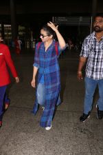 Alia Bhatt Spotted At Airport on 14th Oct 2017 (6)_59e22a92ee6a9.JPG