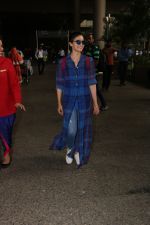Alia Bhatt Spotted At Airport on 14th Oct 2017 (9)_59e22a964c8f0.JPG