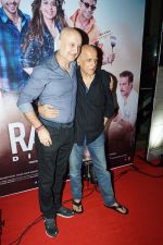 Anupam Kher, Mahesh Bhatt at Special Screening Of Ranchi Diaries on 13th Oct 2017 (81)_59e224c5132d5.JPG