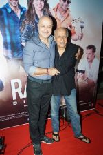 Anupam Kher, Mahesh Bhatt at Special Screening Of Ranchi Diaries on 13th Oct 2017 (83)_59e224c599ff9.JPG