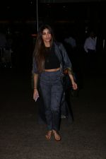 Daisy Shah Spotted At Airport on 13th Oct 2017 (5)_59e20f13e8c6e.JPG
