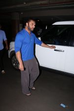 Sohail Khan Spotted At Airport on 13th Oct 2017 (1)_59e1c388d38f6.JPG