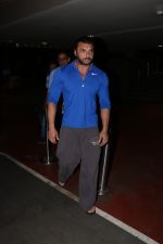 Sohail Khan Spotted At Airport on 13th Oct 2017 (8)_59e1c394787f2.JPG