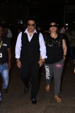 Govinda With Wife & Daughter Spotted At Airport on 15th Oct 2017 (2)_59e2de00321da.JPG