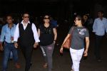 Govinda With Wife & Daughter Spotted At Airport on 15th Oct 2017 (7)_59e2de02ae950.JPG