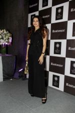 Bhagyashree at Exclusive Preview Of Rustomjee Elements on 14th Oct 2017 (17)_59e4369bcfcf7.jpg
