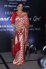 Deepika Padukone At Launch Of Hema Malini Biography Beyond The Dream Girl on 16th Oct 2017 (138)_59e586f30c3bd.JPG