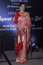 Deepika Padukone At Launch Of Hema Malini Biography Beyond The Dream Girl on 16th Oct 2017 (140)_59e5869b798a3.JPG