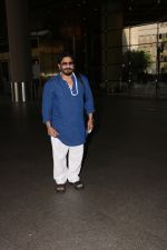 Arshad Warsi Spotted At Airport on 18th Oct 2017 (3)_59e8214088405.JPG
