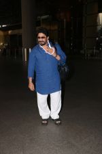 Arshad Warsi Spotted At Airport on 18th Oct 2017 (8)_59e821494b5e4.JPG