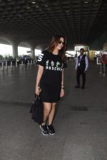 Shama Sikander Spotted At Airport on 18th Oct 2017 (14)_59e8216d51044.JPG