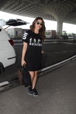 Shama Sikander Spotted At Airport on 18th Oct 2017 (7)_59e8216637492.JPG