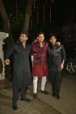 Arjun Kapoor, Sidharth Malhotra at Anil Kapoor_s Diwali party in juhu home on 20th Oct 2017 (41)_59ecac57acb59.jpg
