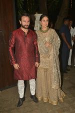 Kareena Kapoor, Saif Ali Khan at Anil Kapoor_s Diwali party in juhu home on 20th Oct 2017 (10)_59ecacc2e0d05.jpg